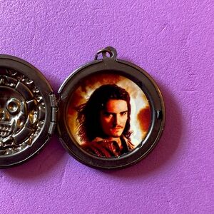 Disney Pirates of the Caribbean Gold Skull Pendant Costume Jewelry